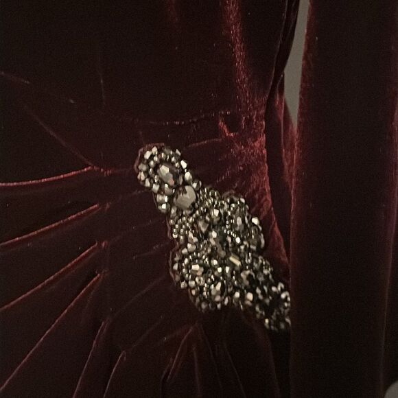 🌸HP🌸ALEX EVENINGS Stretch Velvet Ruched Petite Dress with Beaded Hip! - Picture 8 of 13